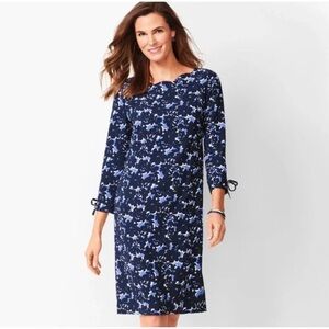 Talbots Crepe Blue and White Floral Shift Dress Size 8 Scallop Neckline Office